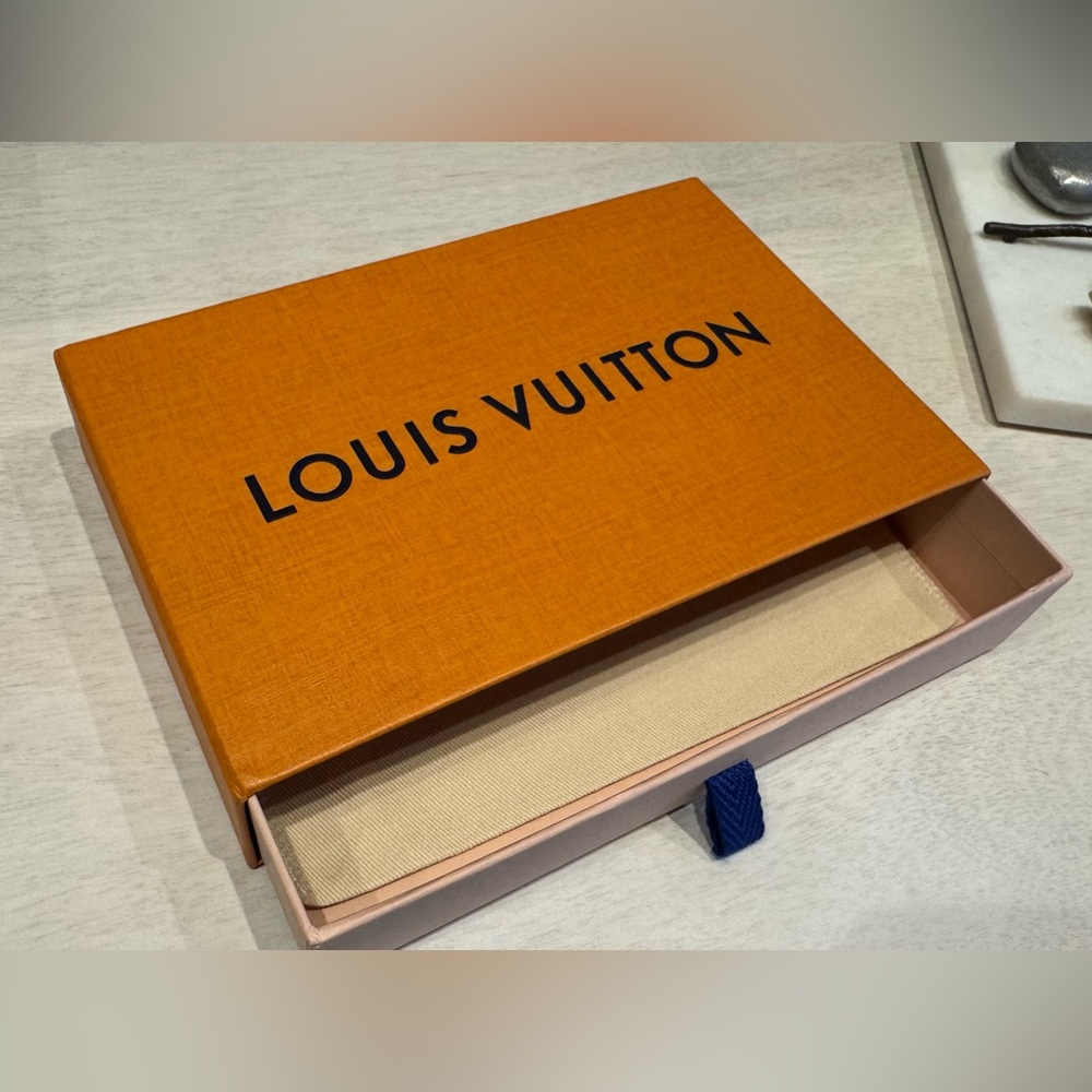 SOLD: Authentic Vintage 2006 Louis Vuitton Denim Monogram Pouch - Picture 9 of 11